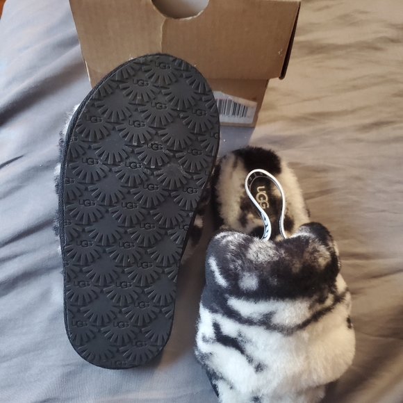 Ugg Slippers size 10 toddler - Picture 2 of 3